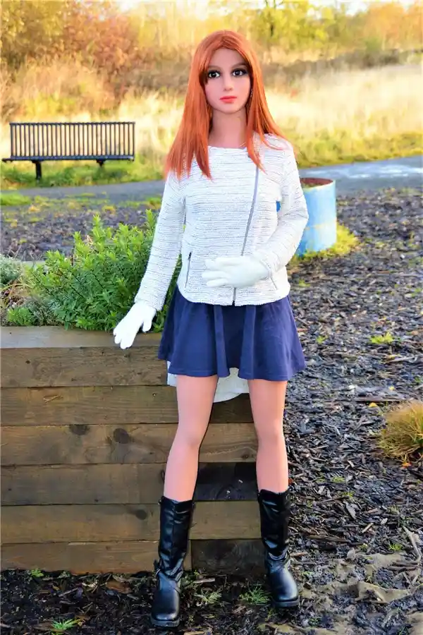 アイアンテックドールのリアルな赤毛セックスドール「レイン」身長155cm