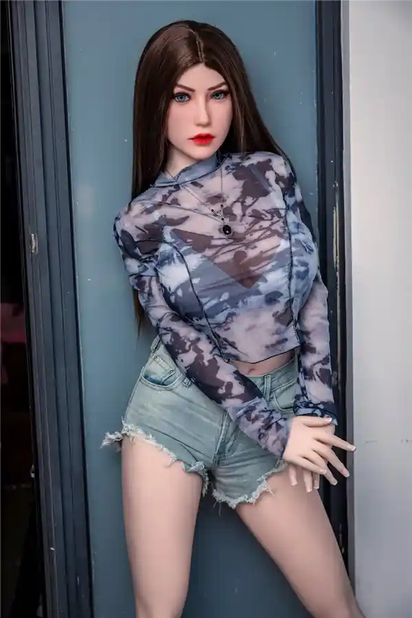 豊かな曲線と無料の追加のヘッドを備えたJaliyah 160cm TPEセックスドールの魅力を探ります