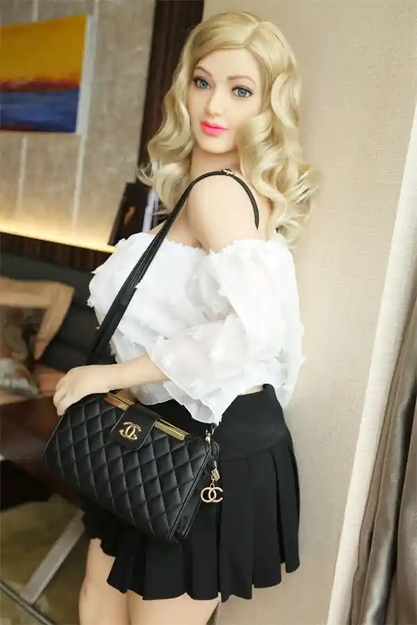 クライマックス・ドールのリアルブロンドブルーアイセックスドール「ケイリー 160cm」のレビュー