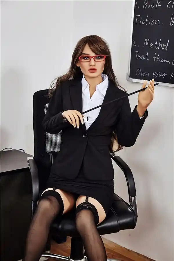 アイアンテック・ドールが超リアルな「カラ」を発表：身長168cmの理想の完璧な教師セックスドール