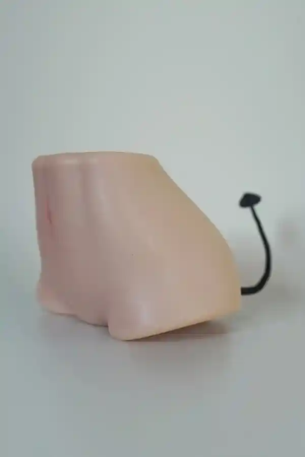 リアルなお尻が特徴のシリコン製サキュバス大人用人形