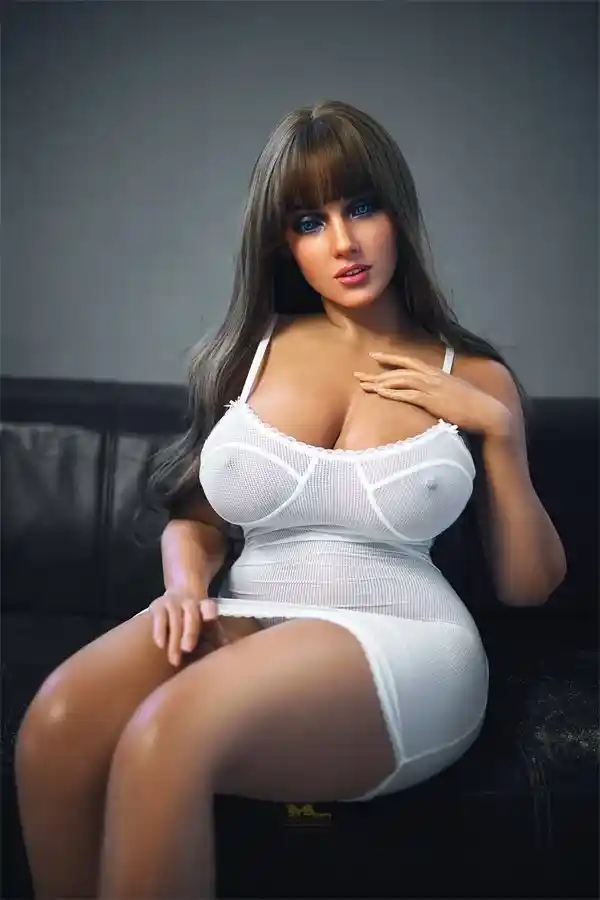 アイアンテック・ドールのセレナ - リアルな162cmの熟女BBWセックスドール体験