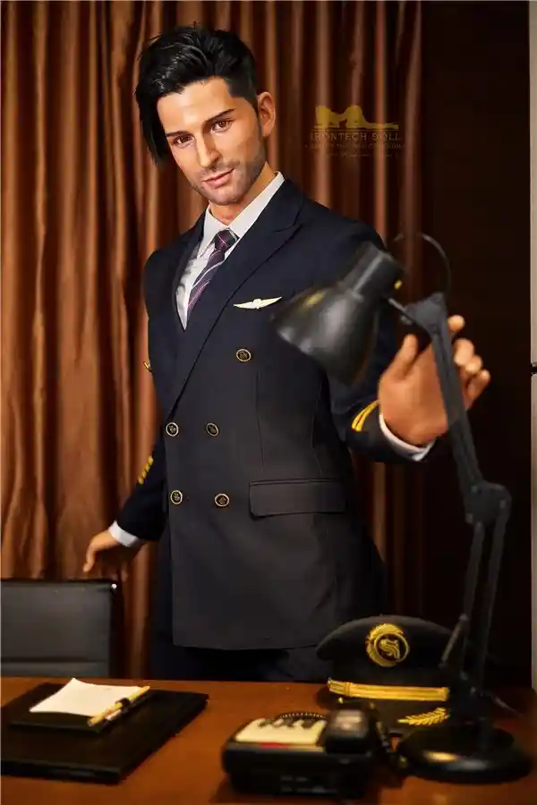 アイアンテック・ドールが、身長176cm（5フィート9.3インチ）のプレミアム筋肉質セックスドール「ニコラス」を発表