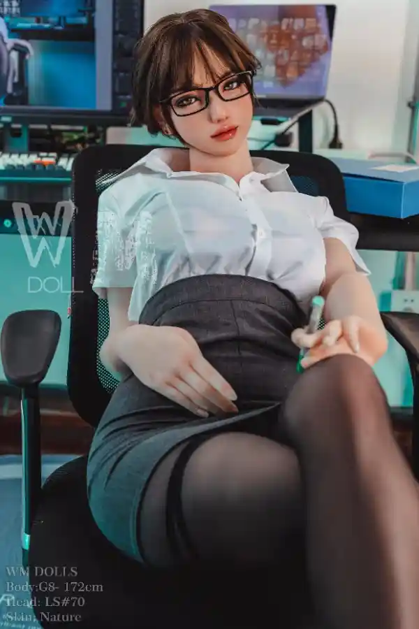 WM Dolls Leila 172cm レビュー：巨乳、デカ尻、そして無料のヘッド2個付き