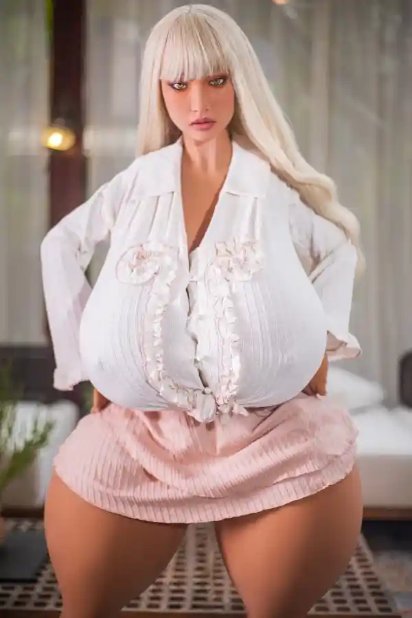 クライマックス・ドールがジャスミンを発表：151cmのブロンドBBWセックスドール。高度な可動顎と口腔構造を特徴とする