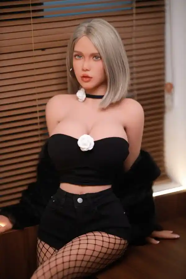 ファイアードール エリアナ 158cm レビュー：リアルな巨乳女性セックスドール（ヘッド2個付き）